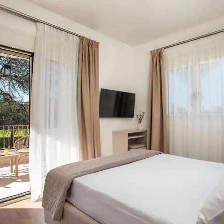 Aeon Rhodes - New With Private Pool וילה